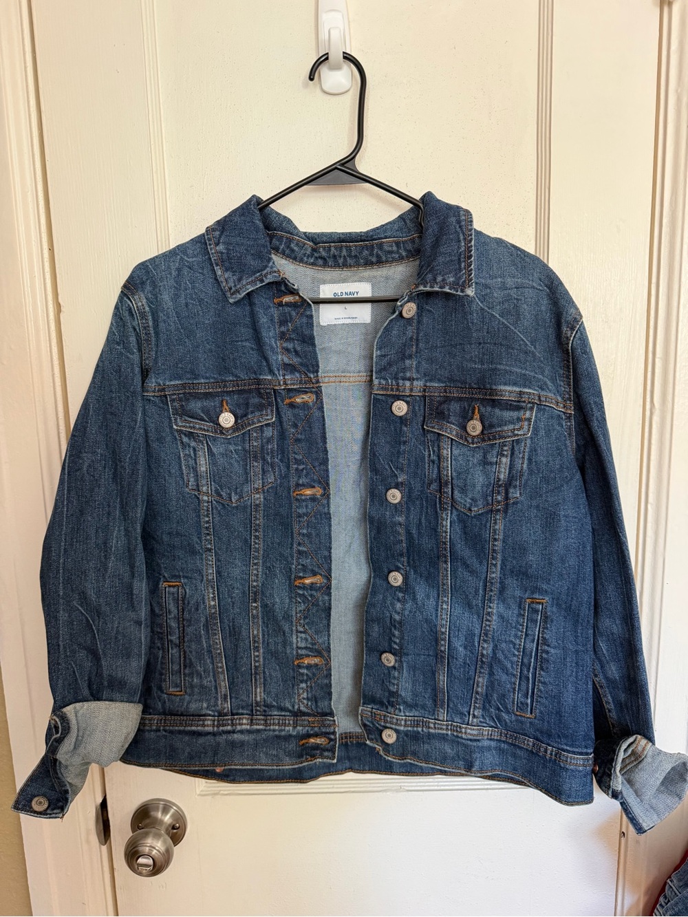 Old Navy Women's Blue Denim Trucker Jacket. Great condition. Size L